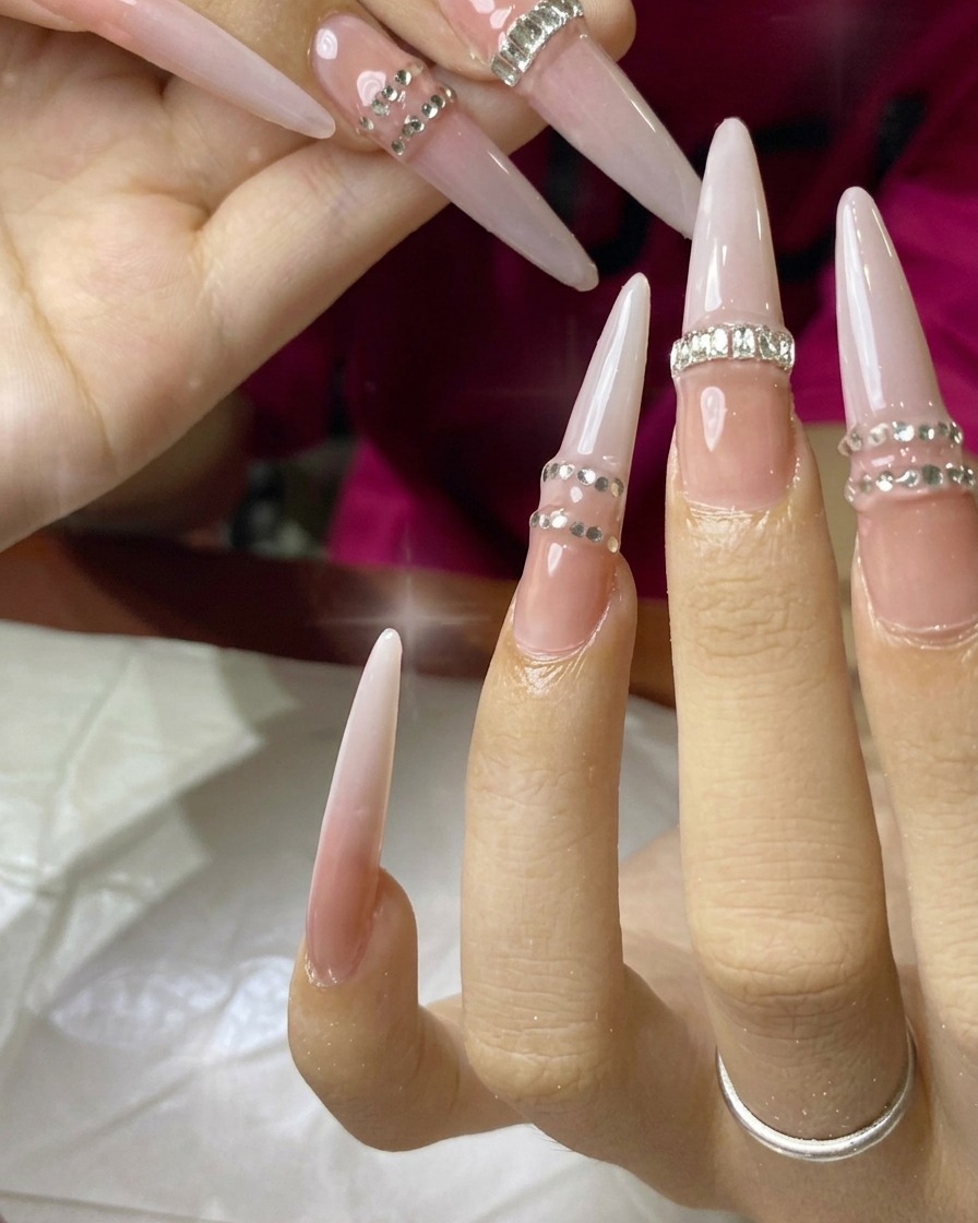 A clean brush blending the color transition on a nail for a smooth gradient effect.