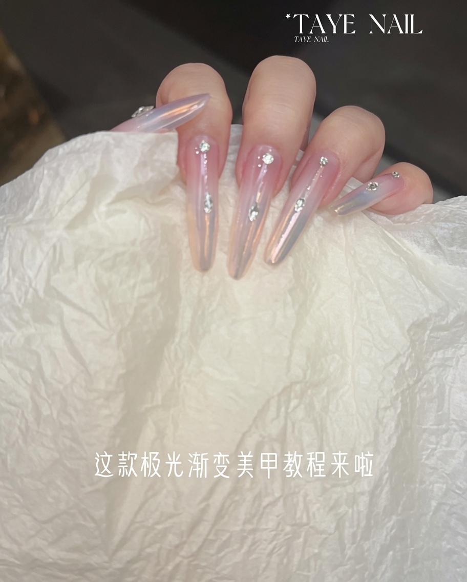 A small sponge applicator blending chrome powder over the surface of a nail to create an aurora gradient effect.