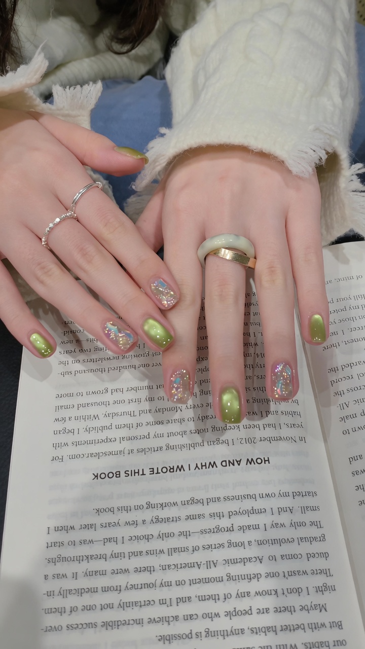 Vibrant Green Cat-Eye Gel Nails with Glitter Accent — Step-by-Step Tutorial