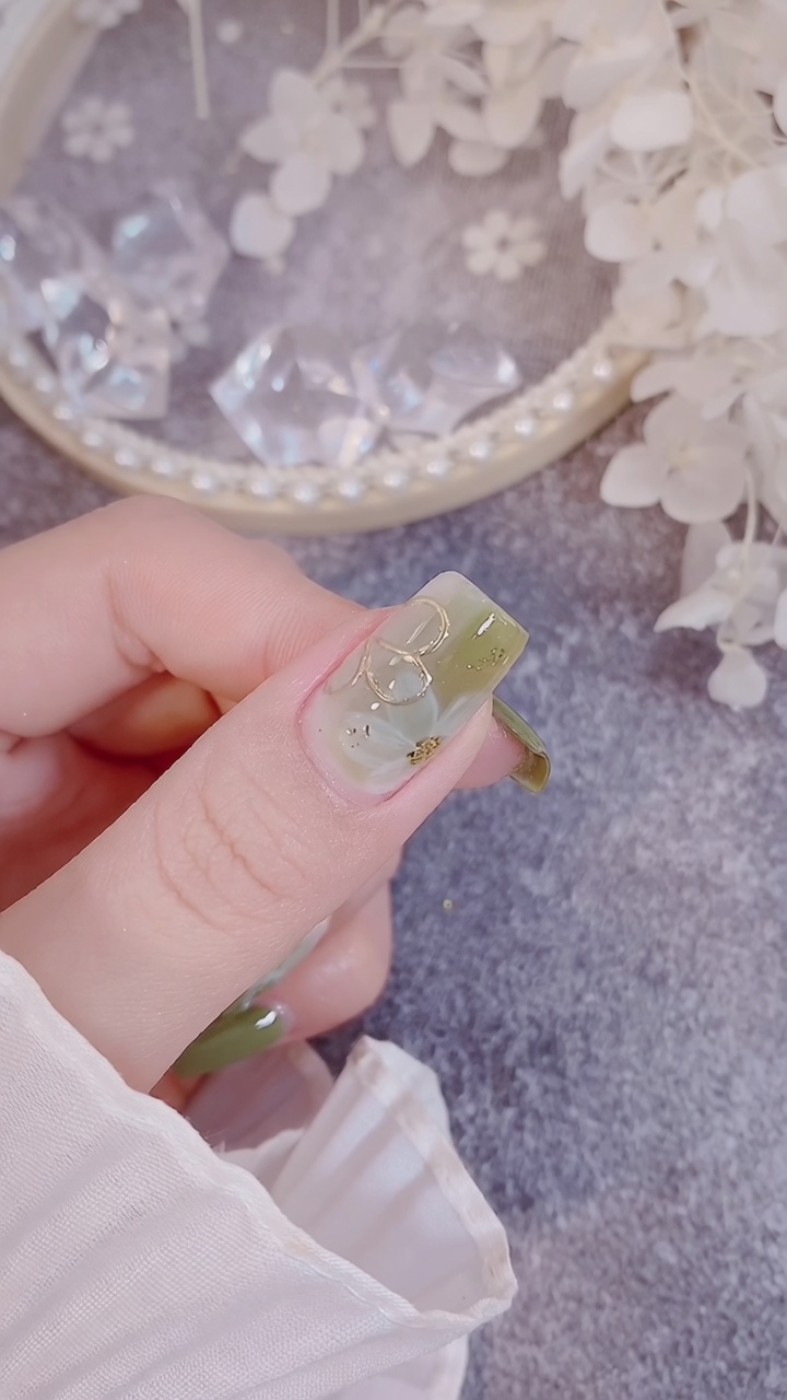 Milky Green Daisy Nail Art — Elegant Floral Gel Tutorial
