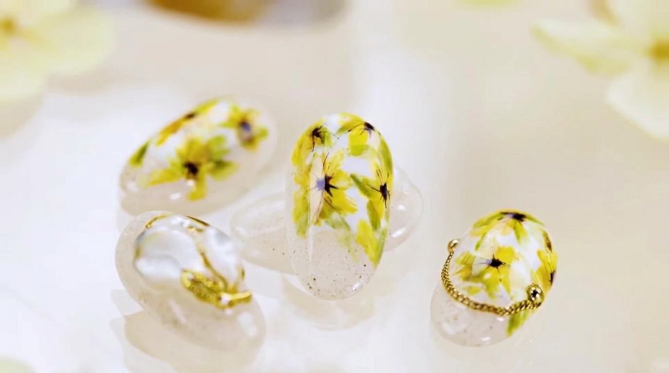 Spring Daisy Floral Nail Art — Simple Step-by-Step Tutorial