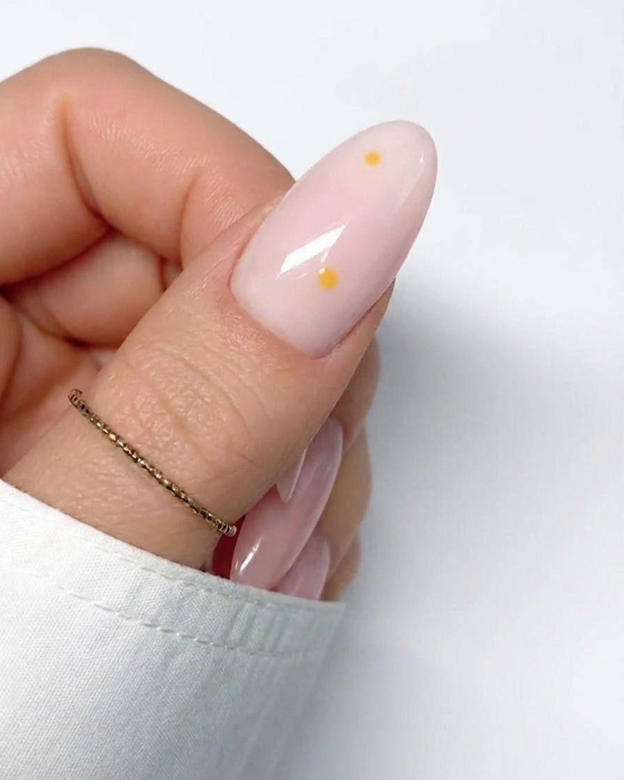 The finished daisy design with five white petals surrounding the yellow center, ready for curing.