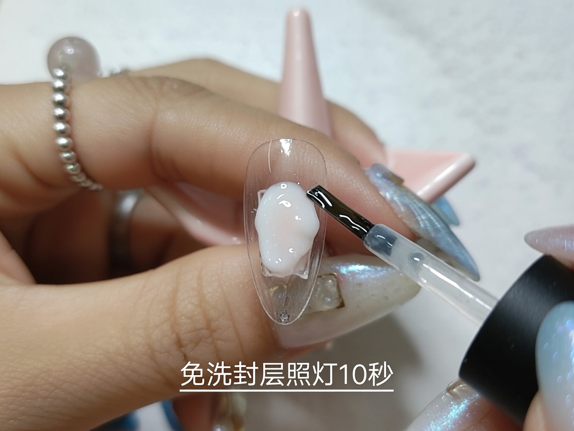 A sponge applicator tool loaded with iridescent laser chrome powder.