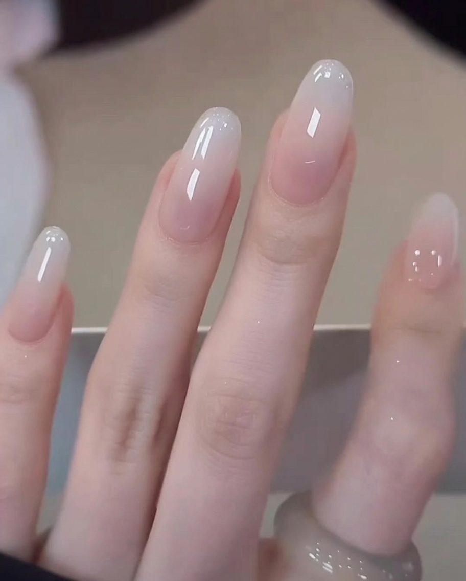 Close-up view of the gradient blending process, showing a smooth transition of milky white color.