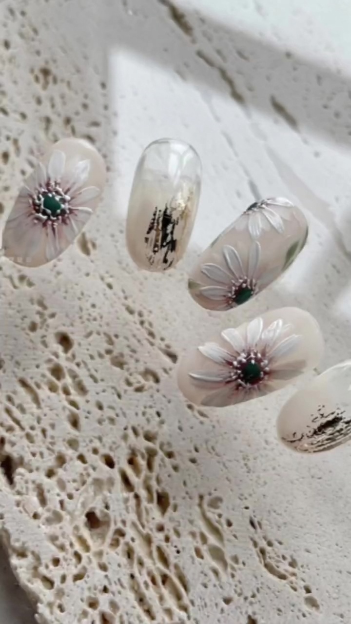 Painted Summer Daisy Gel Nail Art — Step-by-Step Tutorial
