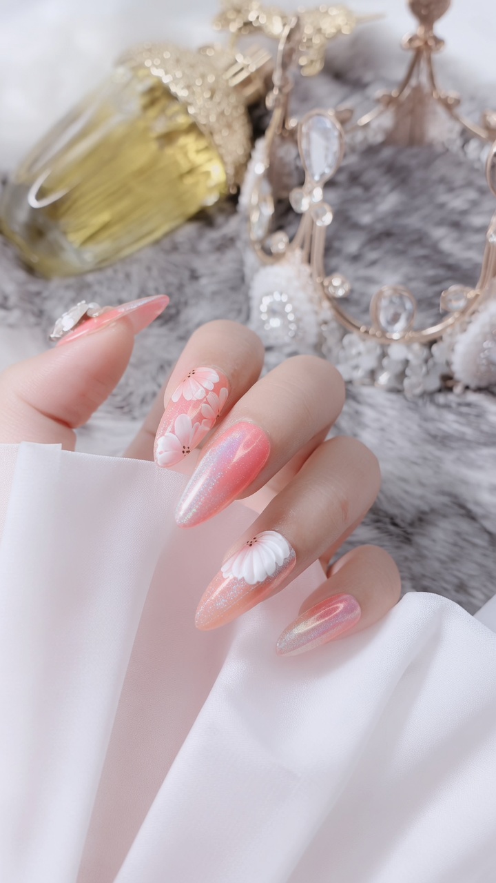 Laser Gradient Daisy Nail Art — Step-by-Step Tutorial