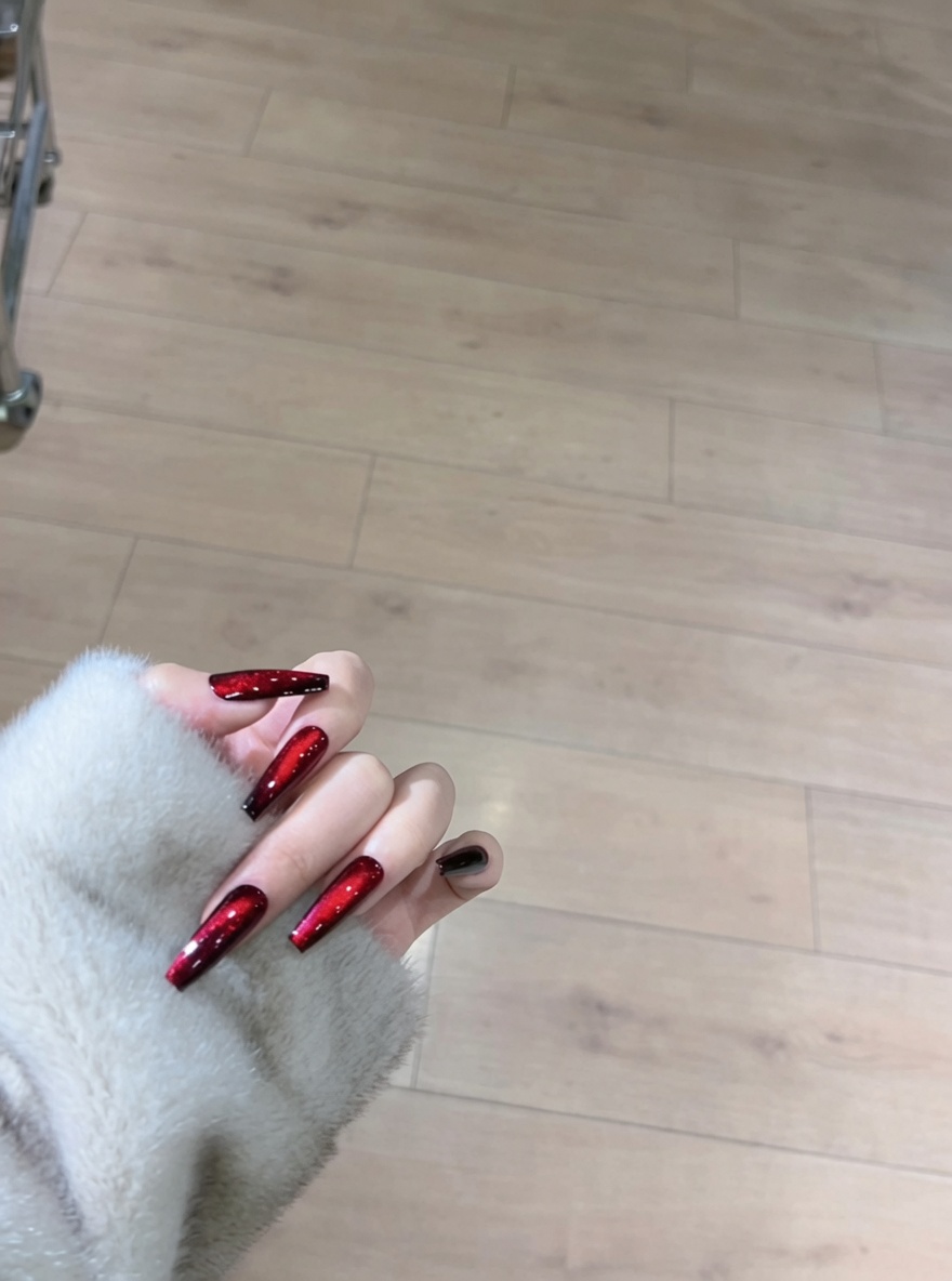 Deep Red Magnetic Cat-Eye Gel Nails — Step-by-Step Tutorial