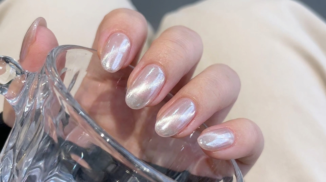 Hailey Bieber Pearl Chrome Aurora Glass Cat Eye Nails — Step-by-Step Tutorial