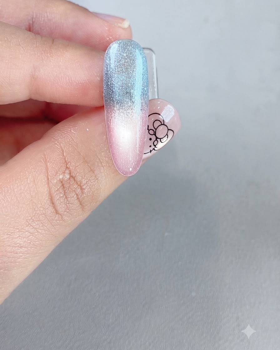 The nail showing a magnetized cat-eye effect across the upper blue section.