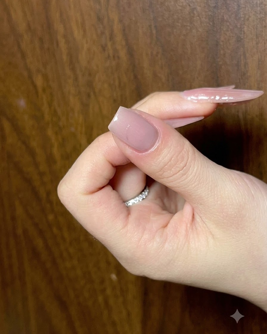 A liner brush detailing the second wing of the silver cat-eye bow.