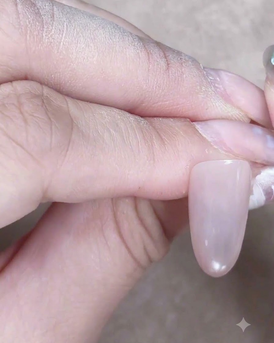 A nail showing a centralized glowing glass bead highlight created by adjusting a magnet over cat-eye gel.